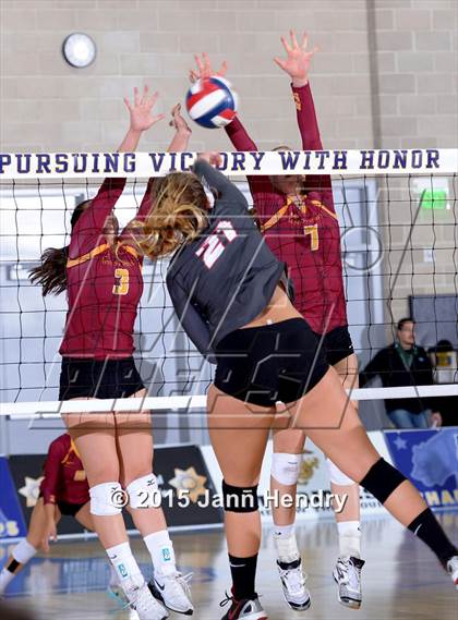 Thumbnail 3 in Menlo-Atherton vs. Redondo Union (CIF State D1 Final) photogallery.