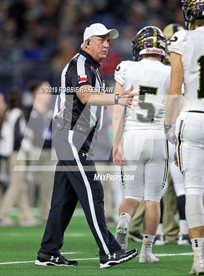 Thumbnail 1 in Post vs. Refugio (UIL 2A Division 1 Final) photogallery.