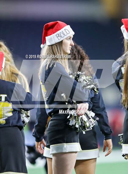 Thumbnail 1 in Post vs. Refugio (UIL 2A Division 1 Final) photogallery.