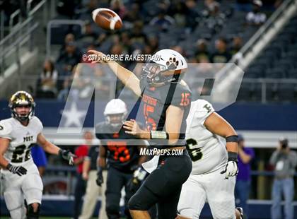 Thumbnail 3 in Post vs. Refugio (UIL 2A Division 1 Final) photogallery.