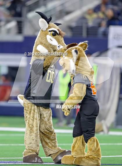 Thumbnail 1 in Post vs. Refugio (UIL 2A Division 1 Final) photogallery.