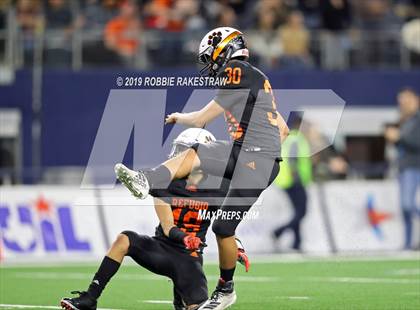 Thumbnail 3 in Post vs. Refugio (UIL 2A Division 1 Final) photogallery.