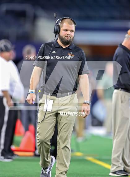 Thumbnail 3 in Post vs. Refugio (UIL 2A Division 1 Final) photogallery.
