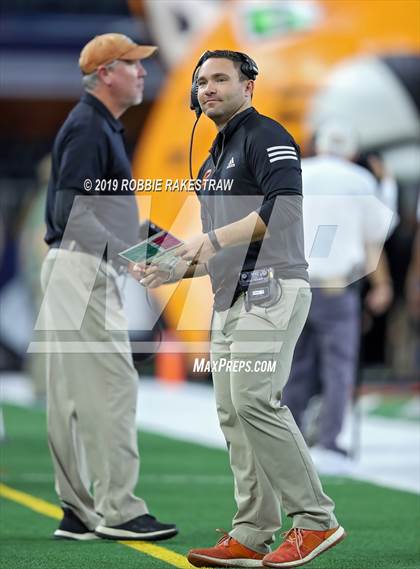 Thumbnail 1 in Post vs. Refugio (UIL 2A Division 1 Final) photogallery.