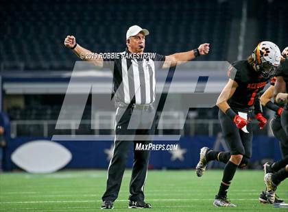 Thumbnail 2 in Post vs. Refugio (UIL 2A Division 1 Final) photogallery.