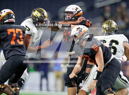 Thumbnail 3 in Post vs. Refugio (UIL 2A Division 1 Final) photogallery.