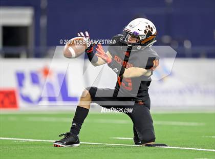 Thumbnail 2 in Post vs. Refugio (UIL 2A Division 1 Final) photogallery.