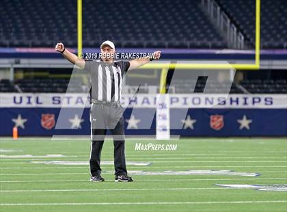 Thumbnail 3 in Post vs. Refugio (UIL 2A Division 1 Final) photogallery.