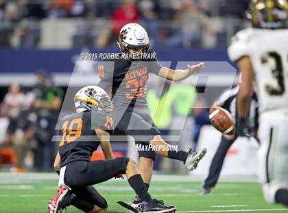 Thumbnail 1 in Post vs. Refugio (UIL 2A Division 1 Final) photogallery.