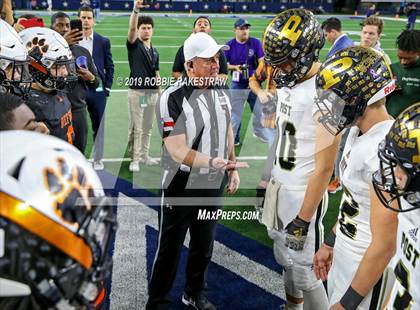 Thumbnail 3 in Post vs. Refugio (UIL 2A Division 1 Final) photogallery.