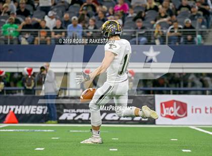 Thumbnail 1 in Post vs. Refugio (UIL 2A Division 1 Final) photogallery.