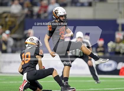 Thumbnail 1 in Post vs. Refugio (UIL 2A Division 1 Final) photogallery.