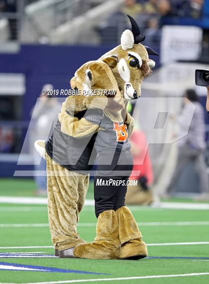 Thumbnail 3 in Post vs. Refugio (UIL 2A Division 1 Final) photogallery.