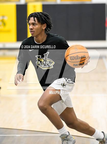 Thumbnail 3 in Verrado vs Maricopa   (Saguaro Holiday Classic) photogallery.