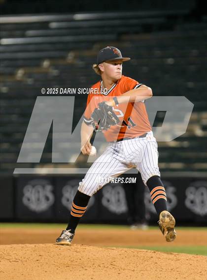Thumbnail 3 in Red Mountain vs. Corona del Sol (AIA 6A Round 3A Playoff) photogallery.