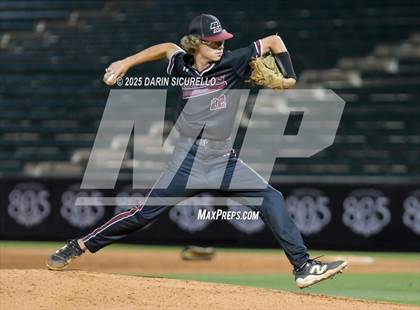 Thumbnail 2 in Red Mountain vs. Corona del Sol (AIA 6A Round 3A Playoff) photogallery.