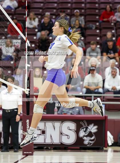 Thumbnail 3 in Central Heights vs. Lorena (UIL 3A Regional Semi-Finals) photogallery.