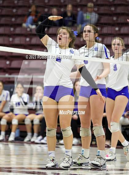 Thumbnail 2 in Central Heights vs. Lorena (UIL 3A Regional Semi-Finals) photogallery.
