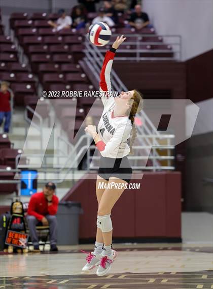 Thumbnail 2 in Central Heights vs. Lorena (UIL 3A Regional Semi-Finals) photogallery.