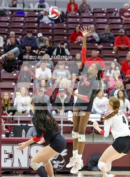 Thumbnail 3 in Central Heights vs. Lorena (UIL 3A Regional Semi-Finals) photogallery.