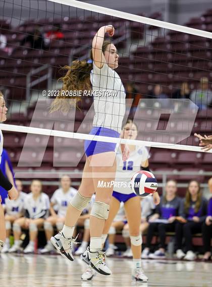 Thumbnail 3 in Central Heights vs. Lorena (UIL 3A Regional Semi-Finals) photogallery.
