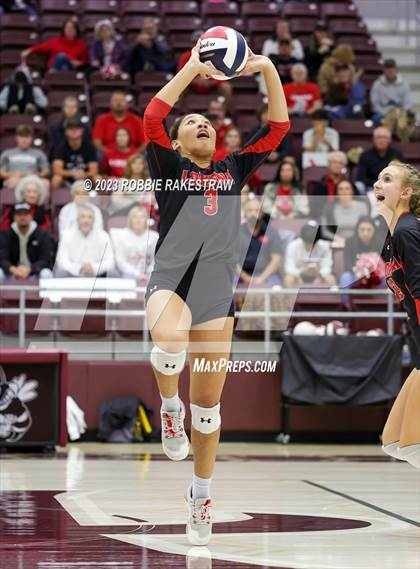 Thumbnail 3 in Central Heights vs. Lorena (UIL 3A Regional Semi-Finals) photogallery.