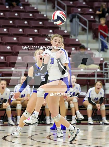 Thumbnail 2 in Central Heights vs. Lorena (UIL 3A Regional Semi-Finals) photogallery.