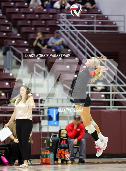 Thumbnail 2 in Central Heights vs. Lorena (UIL 3A Regional Semi-Finals) photogallery.