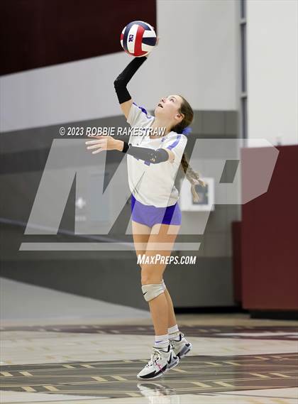 Thumbnail 1 in Central Heights vs. Lorena (UIL 3A Regional Semi-Finals) photogallery.