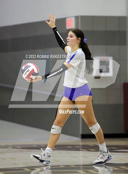 Thumbnail 2 in Central Heights vs. Lorena (UIL 3A Regional Semi-Finals) photogallery.
