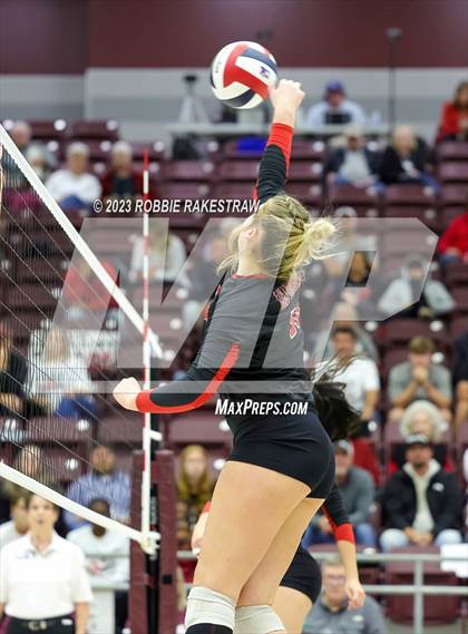 Thumbnail 3 in Central Heights vs. Lorena (UIL 3A Regional Semi-Finals) photogallery.