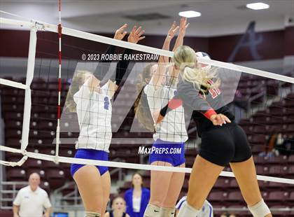 Thumbnail 2 in Central Heights vs. Lorena (UIL 3A Regional Semi-Finals) photogallery.