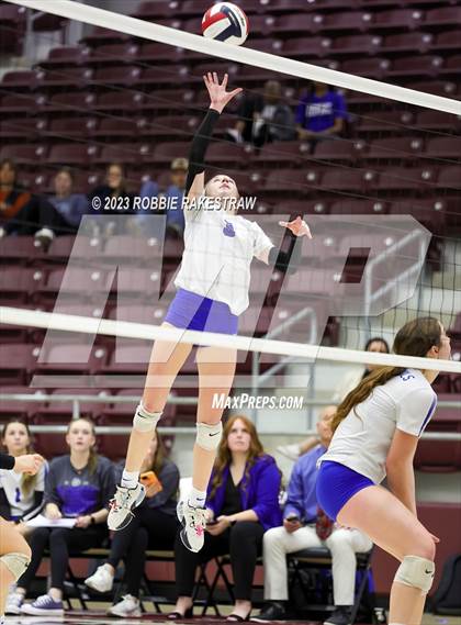 Thumbnail 3 in Central Heights vs. Lorena (UIL 3A Regional Semi-Finals) photogallery.