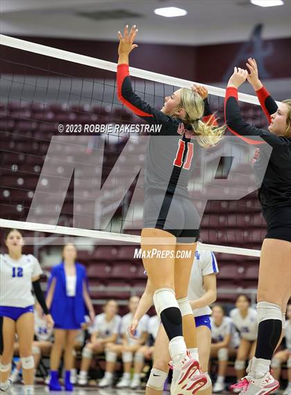 Thumbnail 3 in Central Heights vs. Lorena (UIL 3A Regional Semi-Finals) photogallery.