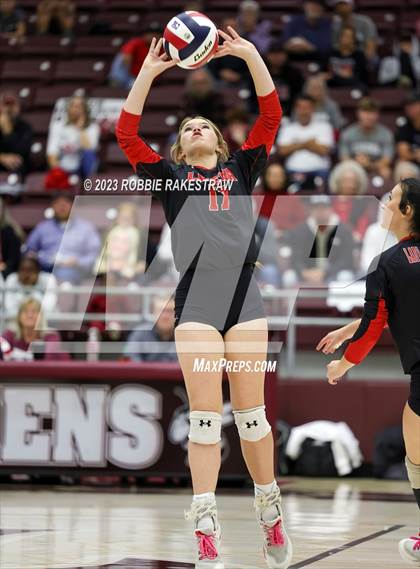 Thumbnail 3 in Central Heights vs. Lorena (UIL 3A Regional Semi-Finals) photogallery.
