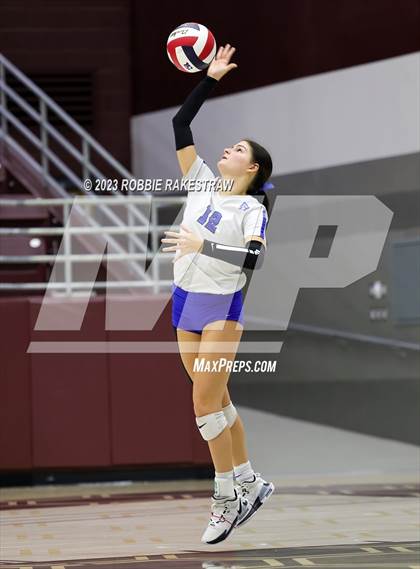 Thumbnail 3 in Central Heights vs. Lorena (UIL 3A Regional Semi-Finals) photogallery.