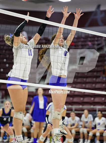 Thumbnail 1 in Central Heights vs. Lorena (UIL 3A Regional Semi-Finals) photogallery.