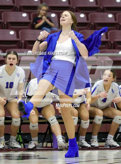 Thumbnail 3 in Central Heights vs. Lorena (UIL 3A Regional Semi-Finals) photogallery.