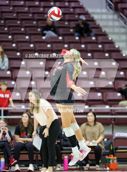 Thumbnail 2 in Central Heights vs. Lorena (UIL 3A Regional Semi-Finals) photogallery.
