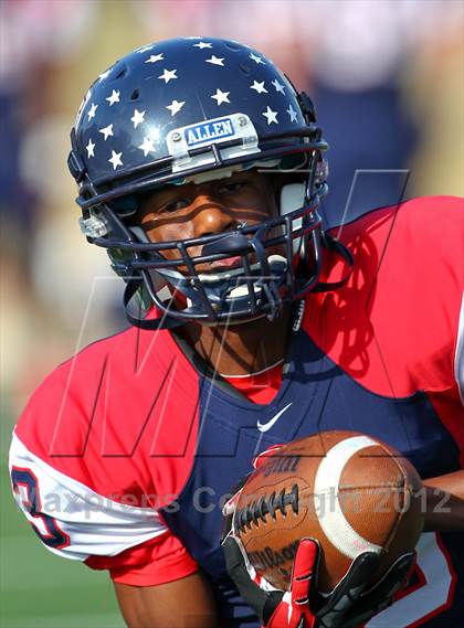 Thumbnail 3 in Skyline vs. Allen (UIL 5A Division 1 Quarterfinal Playoff) photogallery.