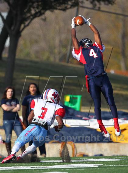 Thumbnail 1 in Skyline vs. Allen (UIL 5A Division 1 Quarterfinal Playoff) photogallery.