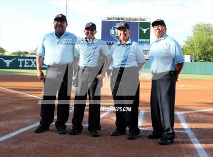 Thumbnail 2 in UIL Softball Finals Teams and Umpires photogallery.