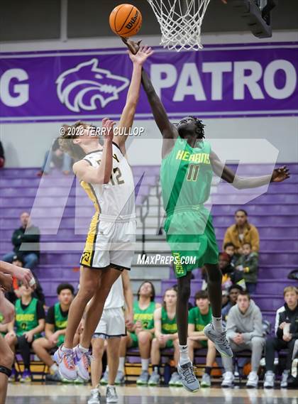 Thumbnail 2 in Kearns vs. Roy (Riverton Holiday Tournament) photogallery.