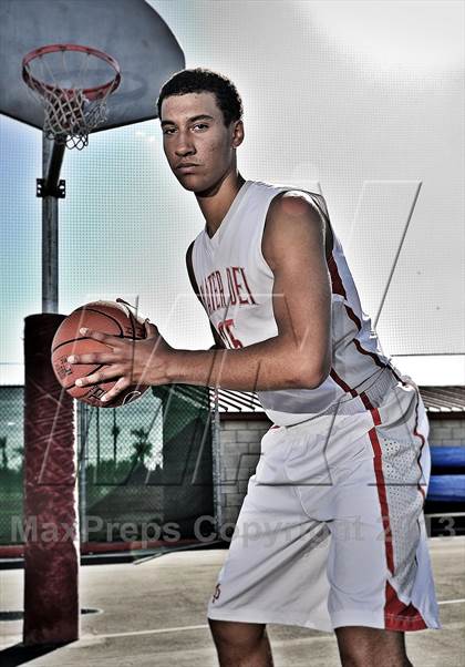 Thumbnail 2 in Mater Dei (Preseason Top 10 Photo Shoot) photogallery.