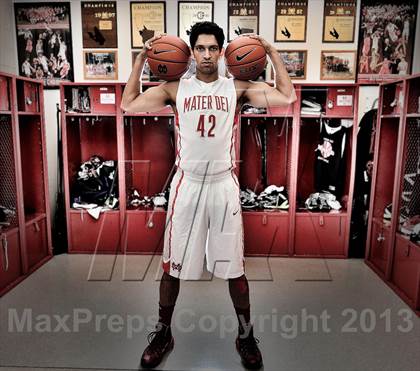 Thumbnail 1 in Mater Dei (Preseason Top 10 Photo Shoot) photogallery.