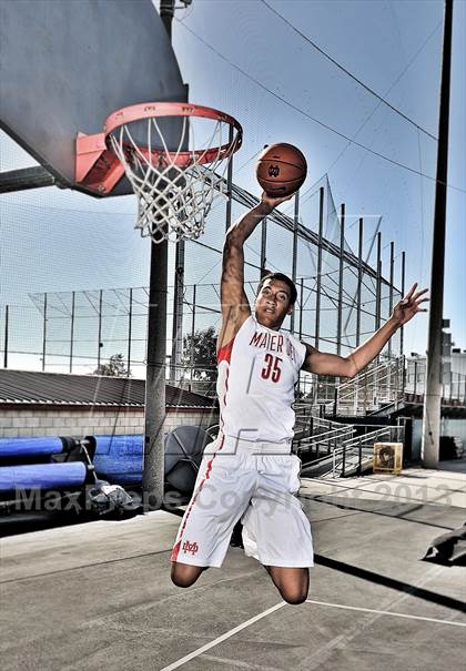 Thumbnail 2 in Mater Dei (Preseason Top 10 Photo Shoot) photogallery.