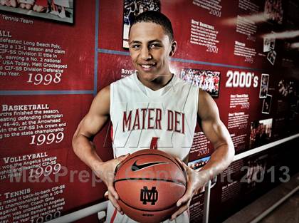 Thumbnail 1 in Mater Dei (Preseason Top 10 Photo Shoot) photogallery.