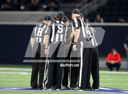 Thumbnail 3 in Waxahachie vs. Lone Star (UIL 5A Division 2 Region 2 Regional Semis) photogallery.