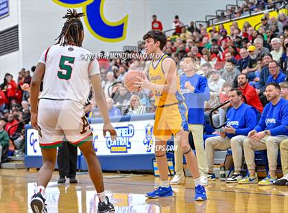 Thumbnail 3 in Greenfield-Central vs. Anderson (IHSAA 4A Sectional 9 Round 1) photogallery.
