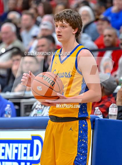 Thumbnail 2 in Greenfield-Central vs. Anderson (IHSAA 4A Sectional 9 Round 1) photogallery.